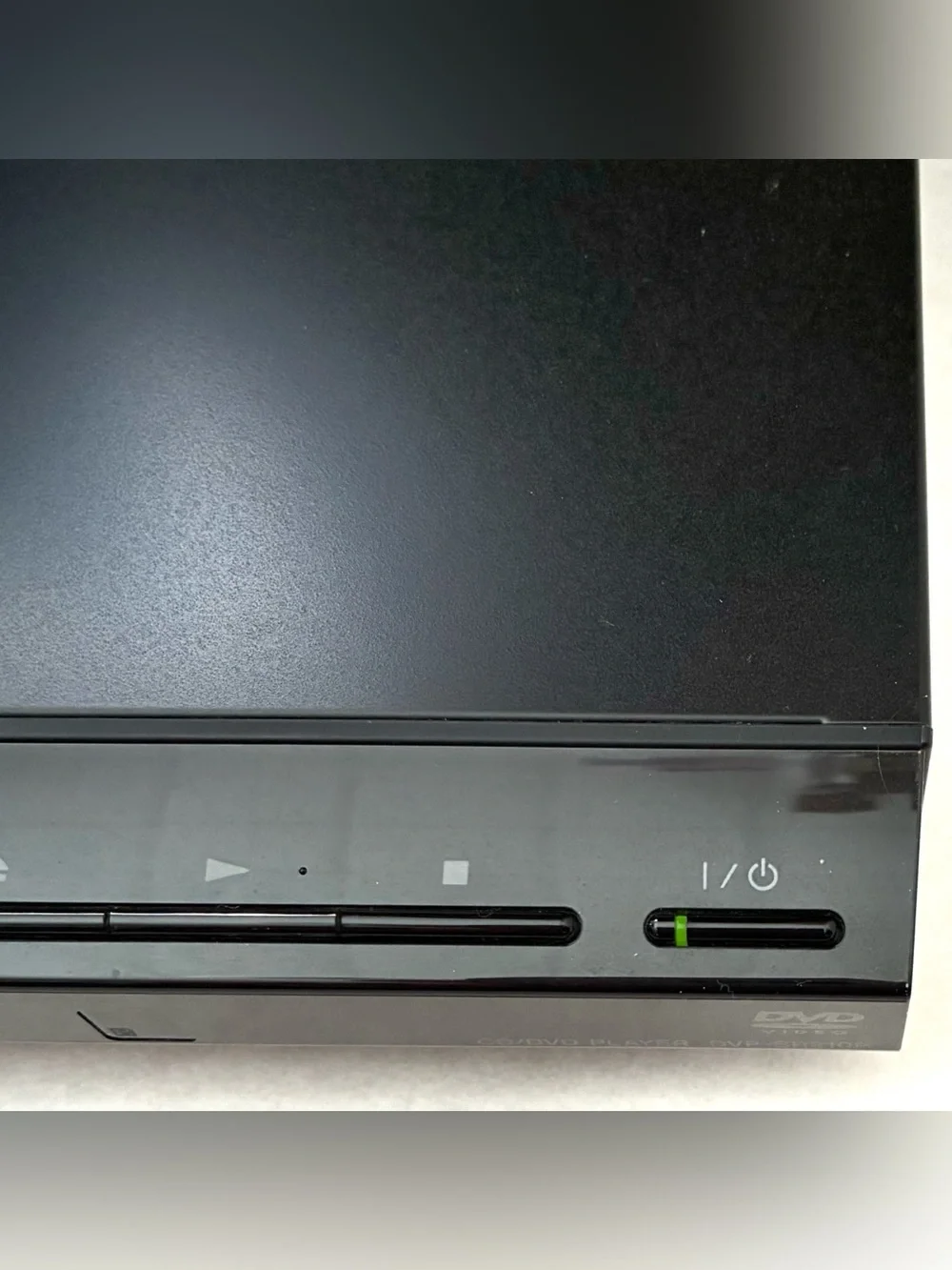 Sony DVP-SR210P CD DVD Player Black with Remote and RCA Cables